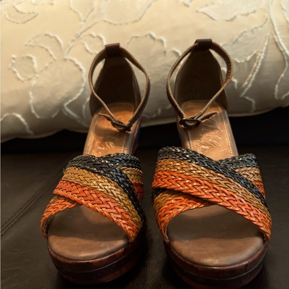 ELITE BY CONKUS Wedge Heels - Size 6 - Picture 3 of 5